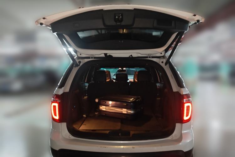 Used Ford Explorer 2013 3.5L Deluxe Model Trunk