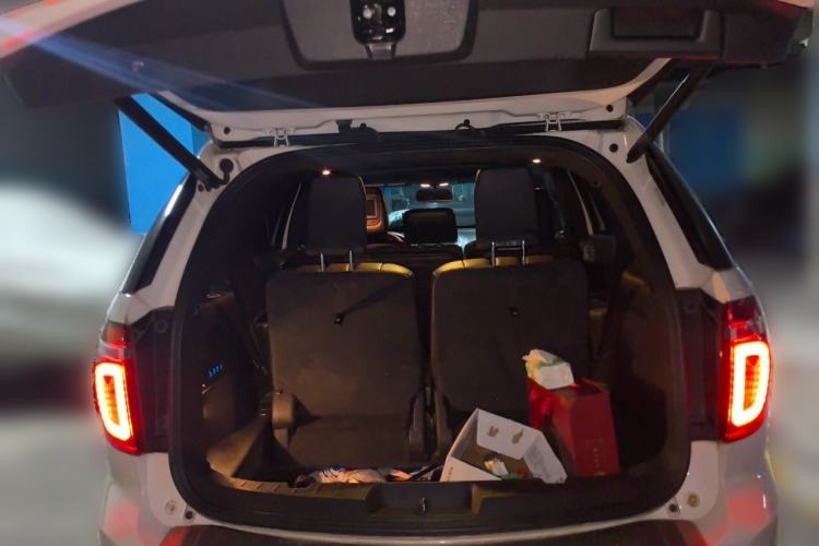 Used Ford Explorer 2013 3.5L Deluxe Model Trunk