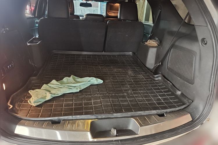 Used Ford Explorer 2013 3.5L Deluxe Model Trunk