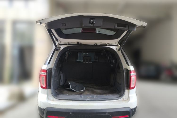 Used Ford Explorer 2013 3.5L Deluxe Model Trunk