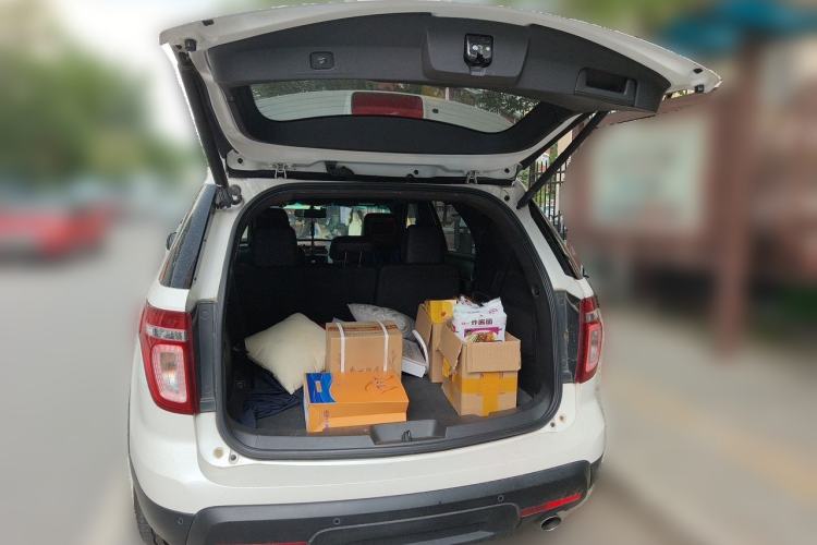 Used Ford Explorer 2013 3.5L Deluxe Model Trunk