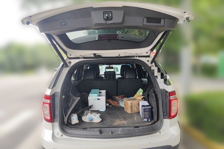 Used Ford Explorer 2013 3.5L Deluxe Model Trunk