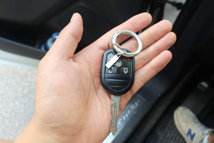 Used Ford Explorer 2013 3.5L Deluxe Model Vehicle Key