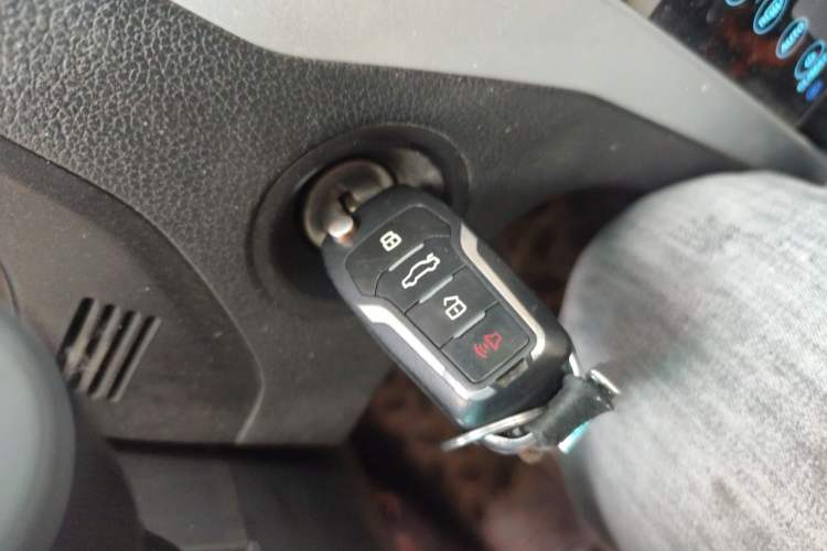 Used Ford Explorer 2013 3.5L Deluxe Model Vehicle Key