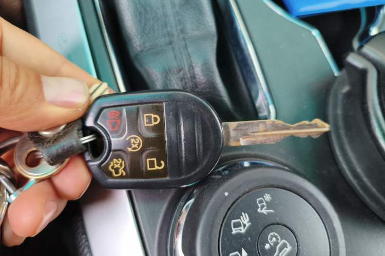 Used Ford Explorer 2013 3.5L Deluxe Model Vehicle Key
