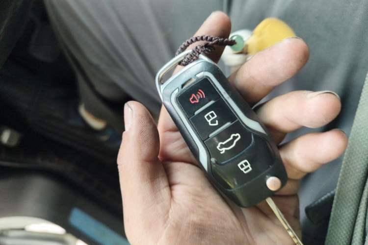 Used Ford Explorer 2013 3.5L Deluxe Model Vehicle Key