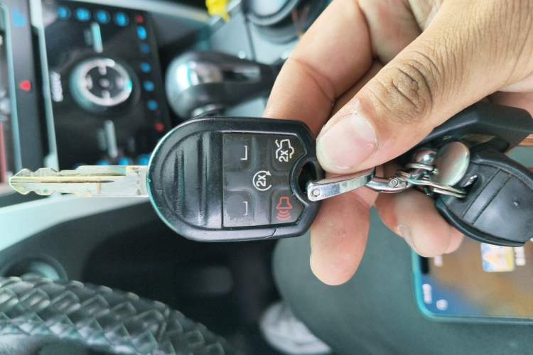 Used Ford Explorer 2013 3.5L Deluxe Model Vehicle Key