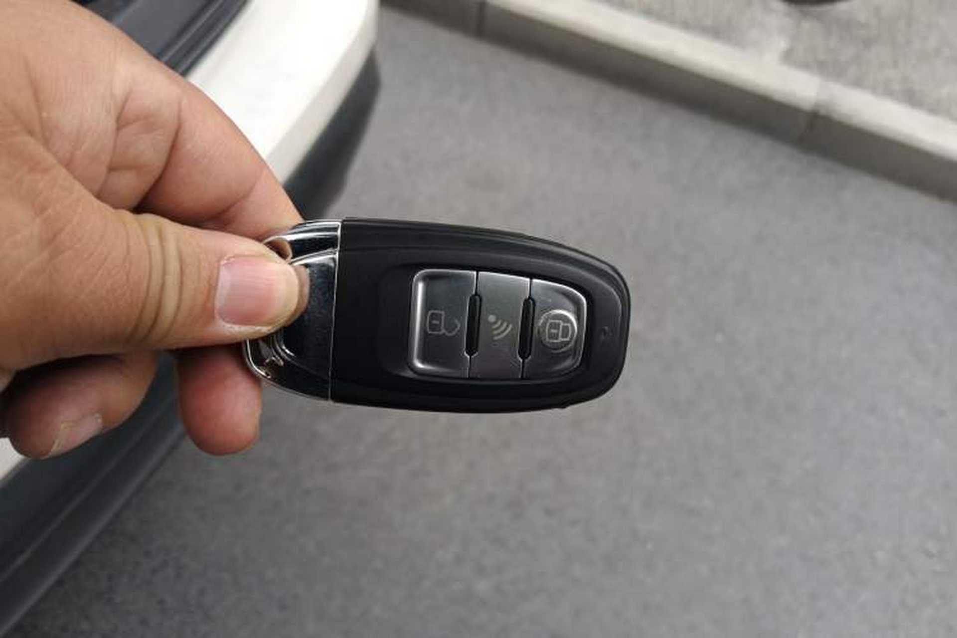 Used Ford Explorer 2013 3.5L Deluxe Model Vehicle Key
