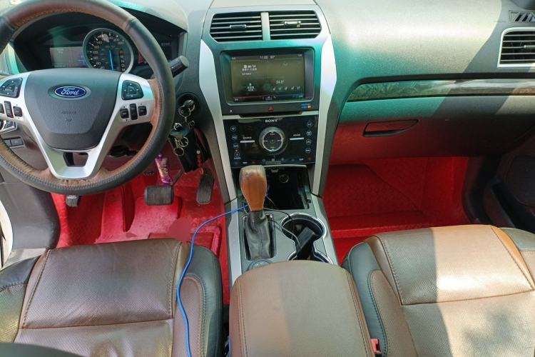 Used Ford Explorer  Center Console