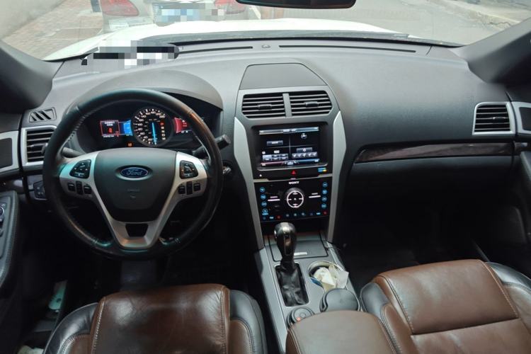 Used Ford Explorer  Center Console