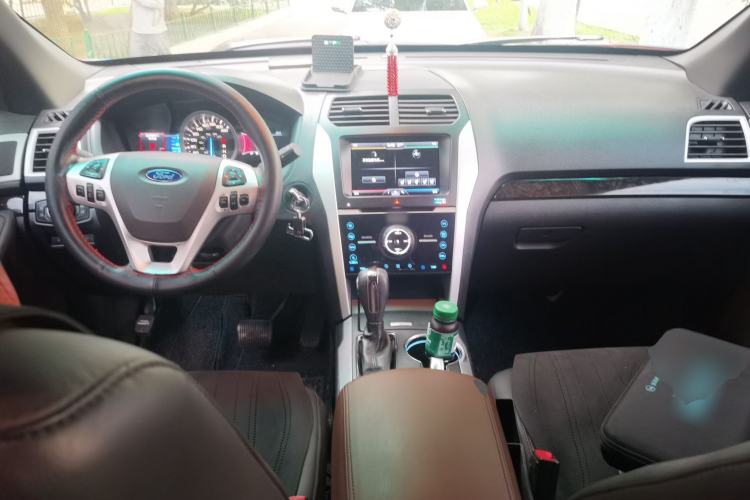 Used Ford Explorer  Center Console