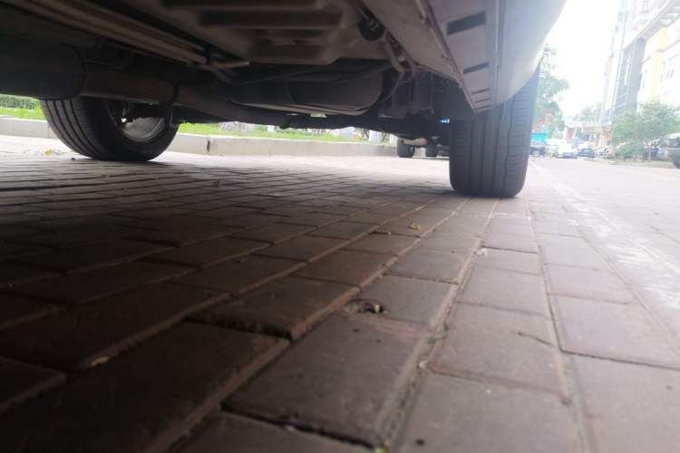 Used Ford Explorer  Chassis Front Left