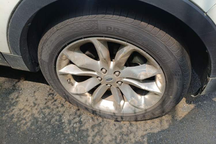 Used Ford Explorer  Right Front Wheel Hub