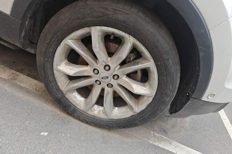 Used Ford Explorer  Right Front Wheel Hub