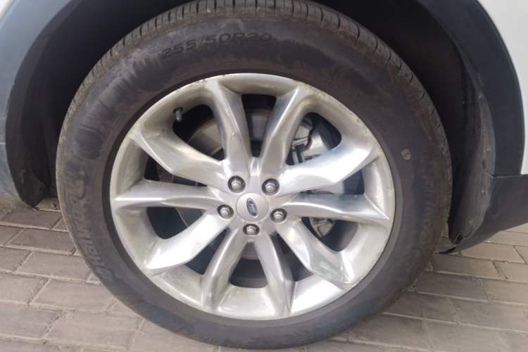 Used Ford Explorer  Right Front Wheel Hub