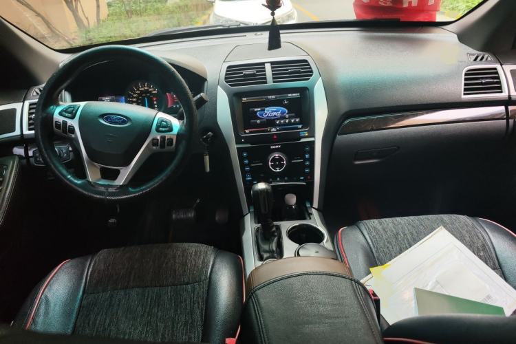 Used Ford Explorer  Center Console