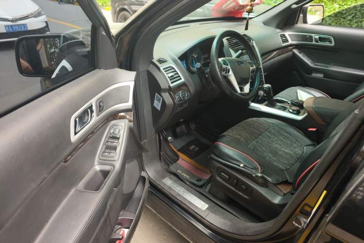 Used Ford Explorer  Driver Seat