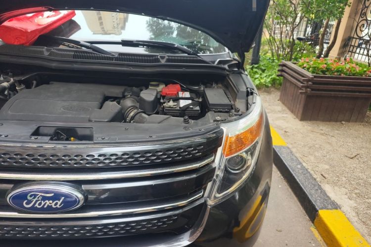 Used Ford Explorer  Engine Bay Left