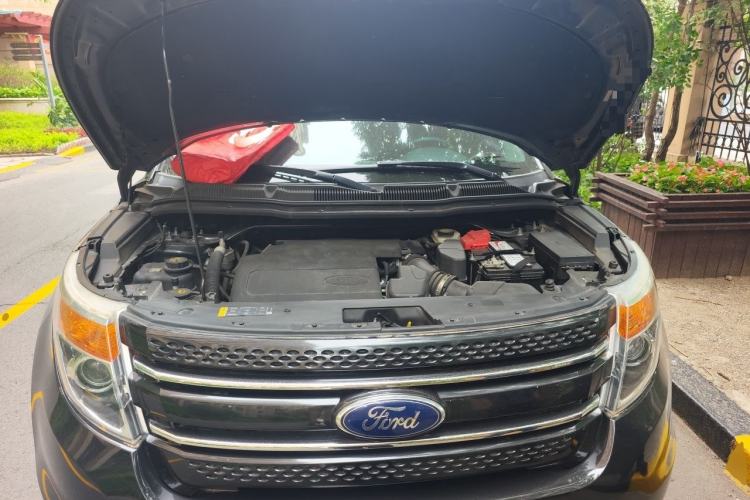 Used Ford Explorer  Engine Bay