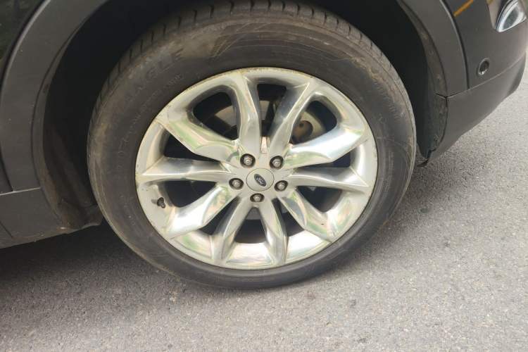 Used Ford Explorer  Right Front Wheel Hub