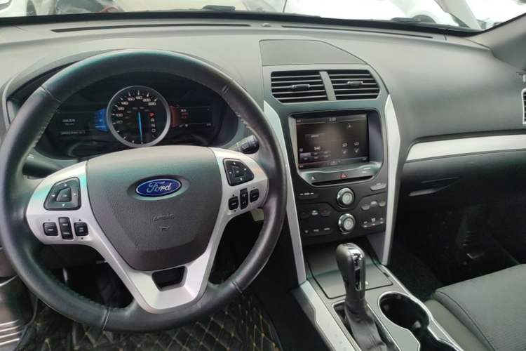 Used Ford Explorer 2015 2.0T Automatic U.S.-Specified Version Front-Wheel Drive Center Console