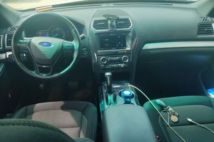 Used Ford Explorer  Center Console