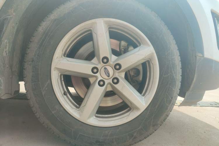 Used Ford Explorer  Right Front Wheel Hub