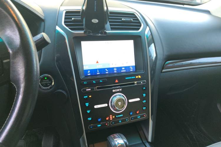 Used Ford Explorer 2016 3.5T Platinum Edition Audio And AC Panel