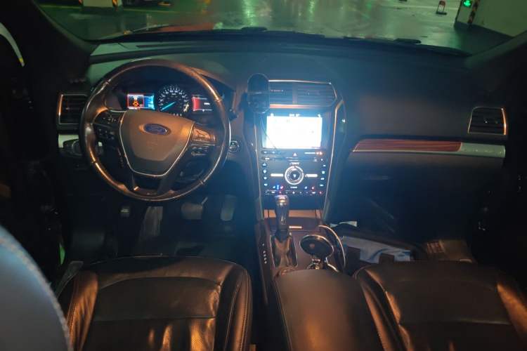 Used Ford Explorer 2016 2.3T Elite Edition Center Console
