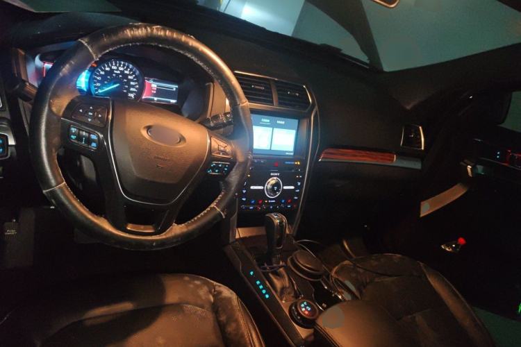 Used Ford Explorer 2016 2.3T Elite Edition Center Console
