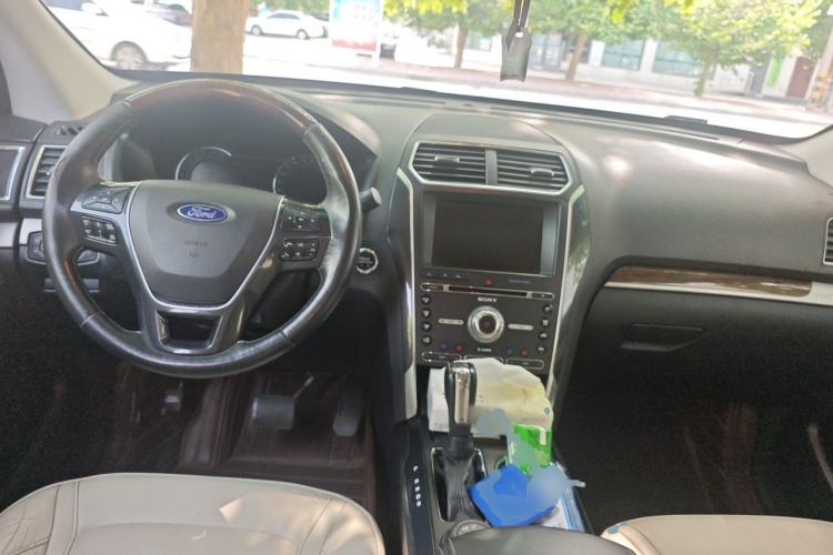 Used Ford Explorer 2016 3.5T Platinum Edition Center Console