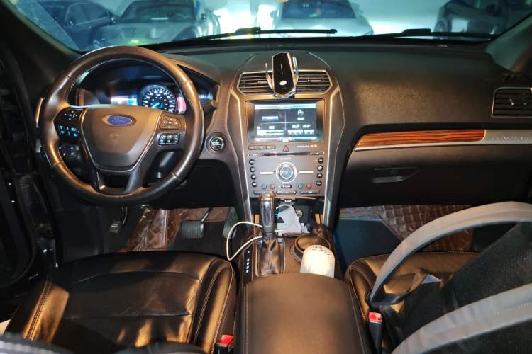 Used Ford Explorer 2016 2.3T Elite Edition Center Console