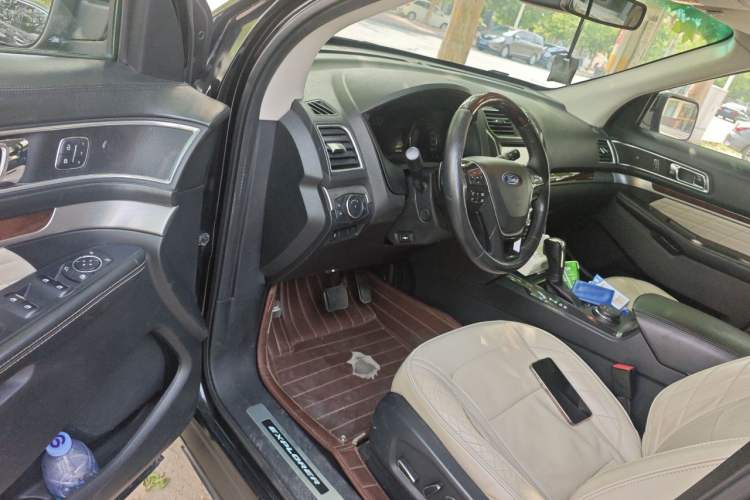 Used Ford Explorer 2016 3.5T Platinum Edition Driver Seat