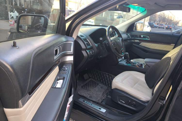 Used Ford Explorer 2016 3.5T Platinum Edition Driver Seat
