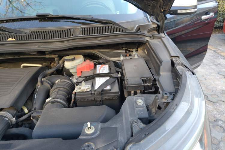 Used Ford Explorer 2016 3.5T Platinum Edition Engine Bay Left
