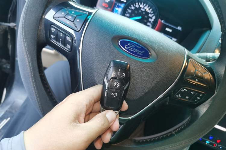 Used Ford Explorer 2016 2.3T Elite Edition Interior 1