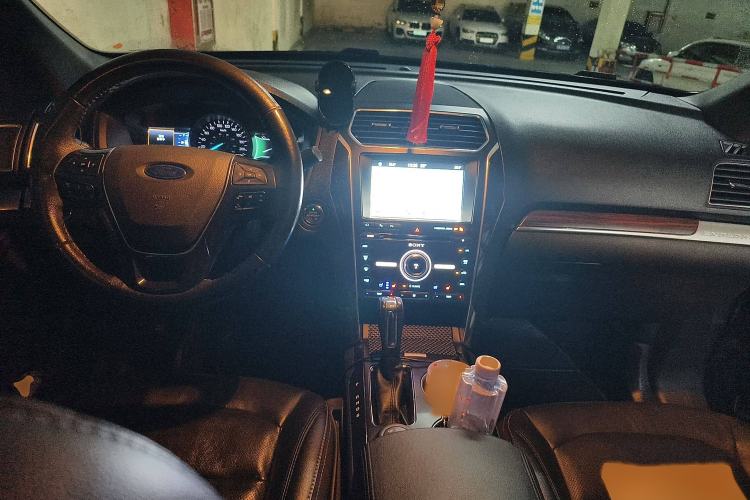 Used Ford Explorer 2016 2.3T Elite Edition Interior 2