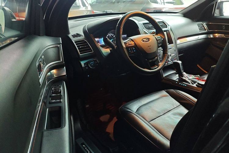 Used Ford Explorer 2016 3.5T Sport Edition Interior 3