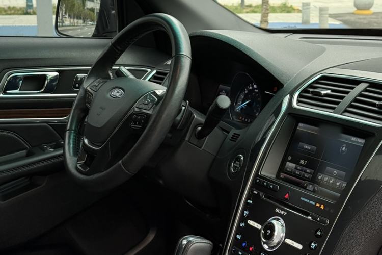 Used Ford Explorer 2016 2.3T Elite Edition Interior 3