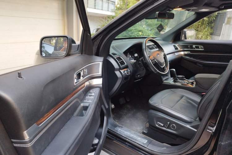 Used Ford Explorer 2016 2.3T Elite Edition Interior 3