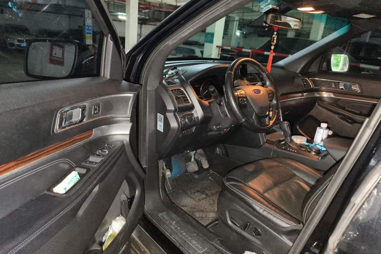 Used Ford Explorer 2016 2.3T Elite Edition Interior 3