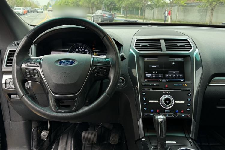 Used Ford Explorer 2016 2.3T Elite Edition Interior 4