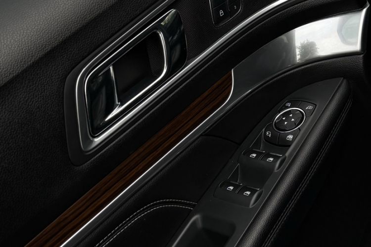 Used Ford Explorer 2016 2.3T Elite Edition Interior 5