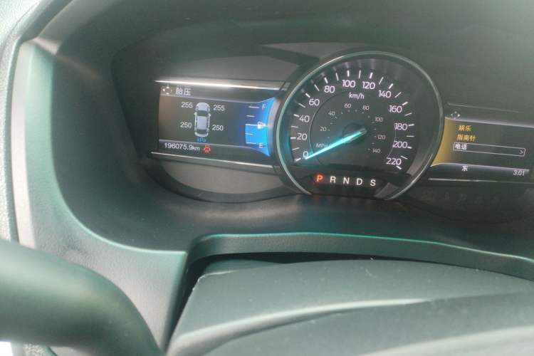 Used Ford Explorer 2016 2.3T Fashion Edition Odometer Close Up