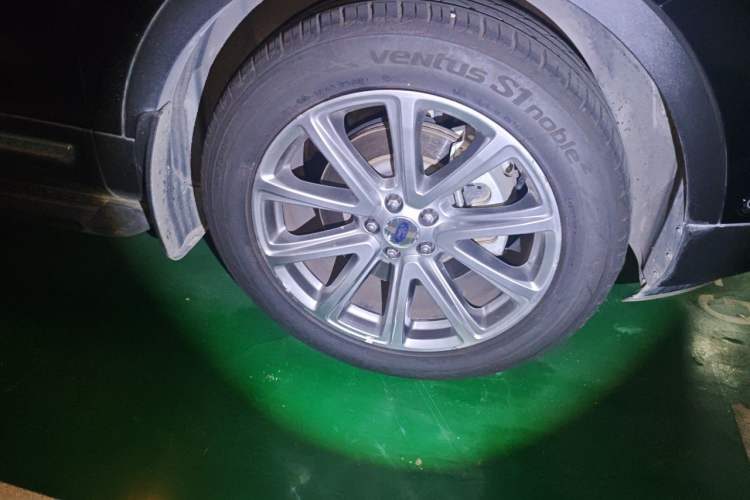 Used Ford Explorer 2016 2.3T Elite Edition Right Front Wheel Hub