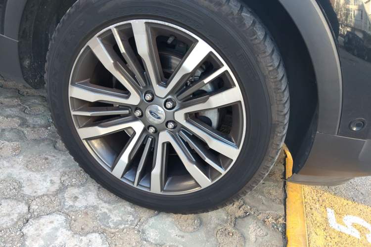 Used Ford Explorer 2016 3.5T Platinum Edition Right Front Wheel Hub