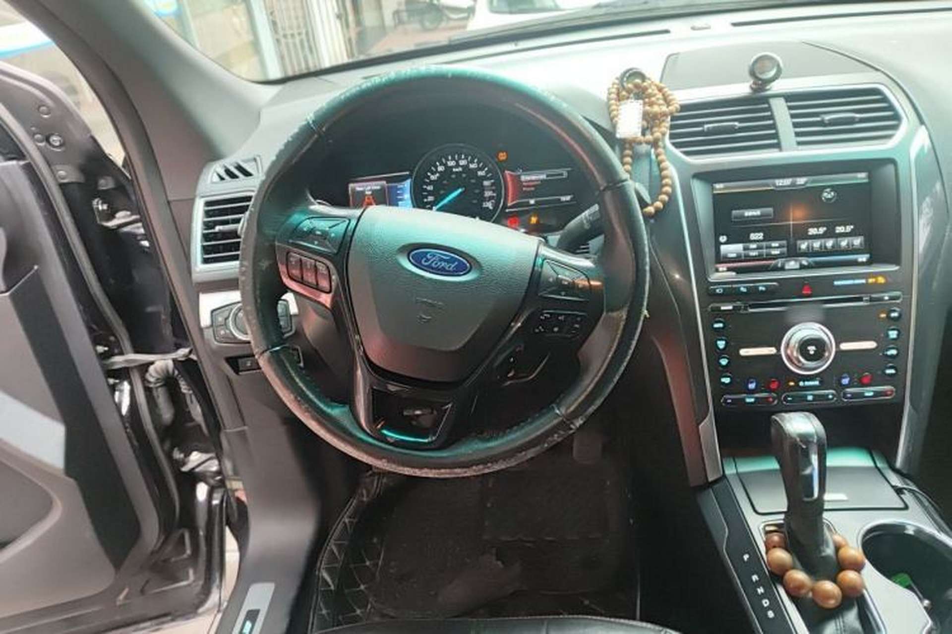 Used Ford Explorer 2016 3.5T Elite Edition Steering Wheel