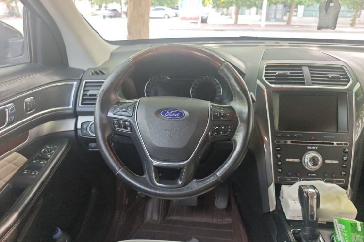 Used Ford Explorer 2016 3.5T Platinum Edition Steering Wheel