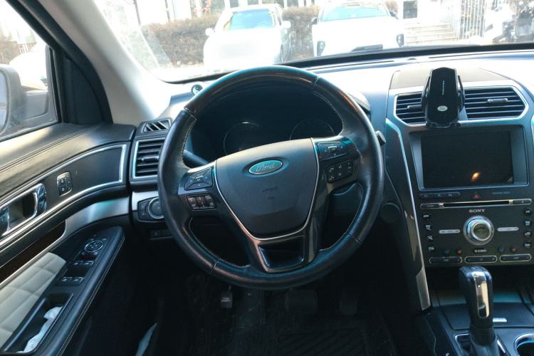Used Ford Explorer 2016 3.5T Platinum Edition Steering Wheel