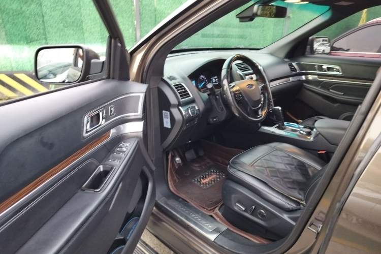 Used Ford Explorer 2016 2.3T Elite Edition Interior 3